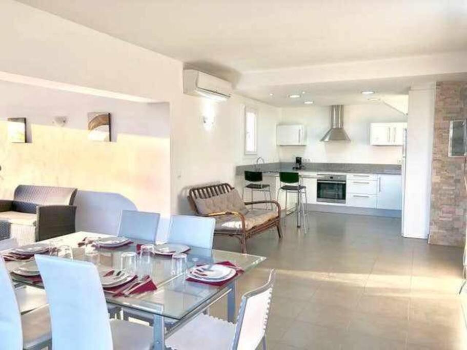 Amplio Apartamento Con Jardin En Almadrava Roses Bagian luar foto