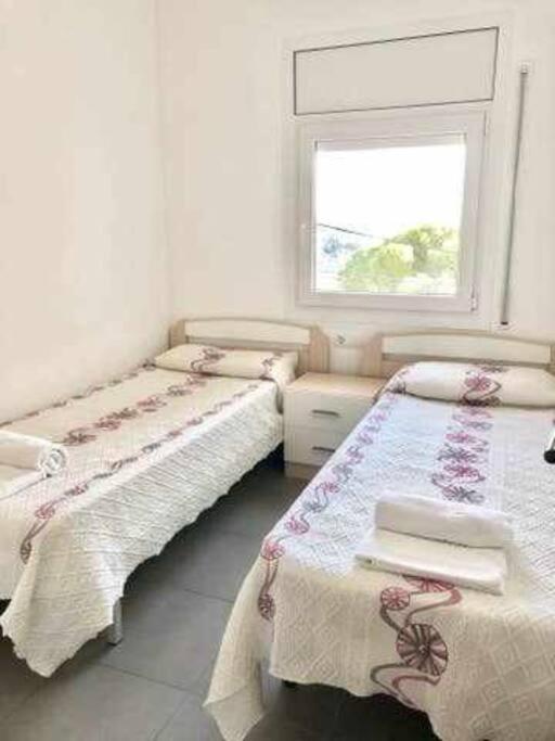 Amplio Apartamento Con Jardin En Almadrava Roses Bagian luar foto